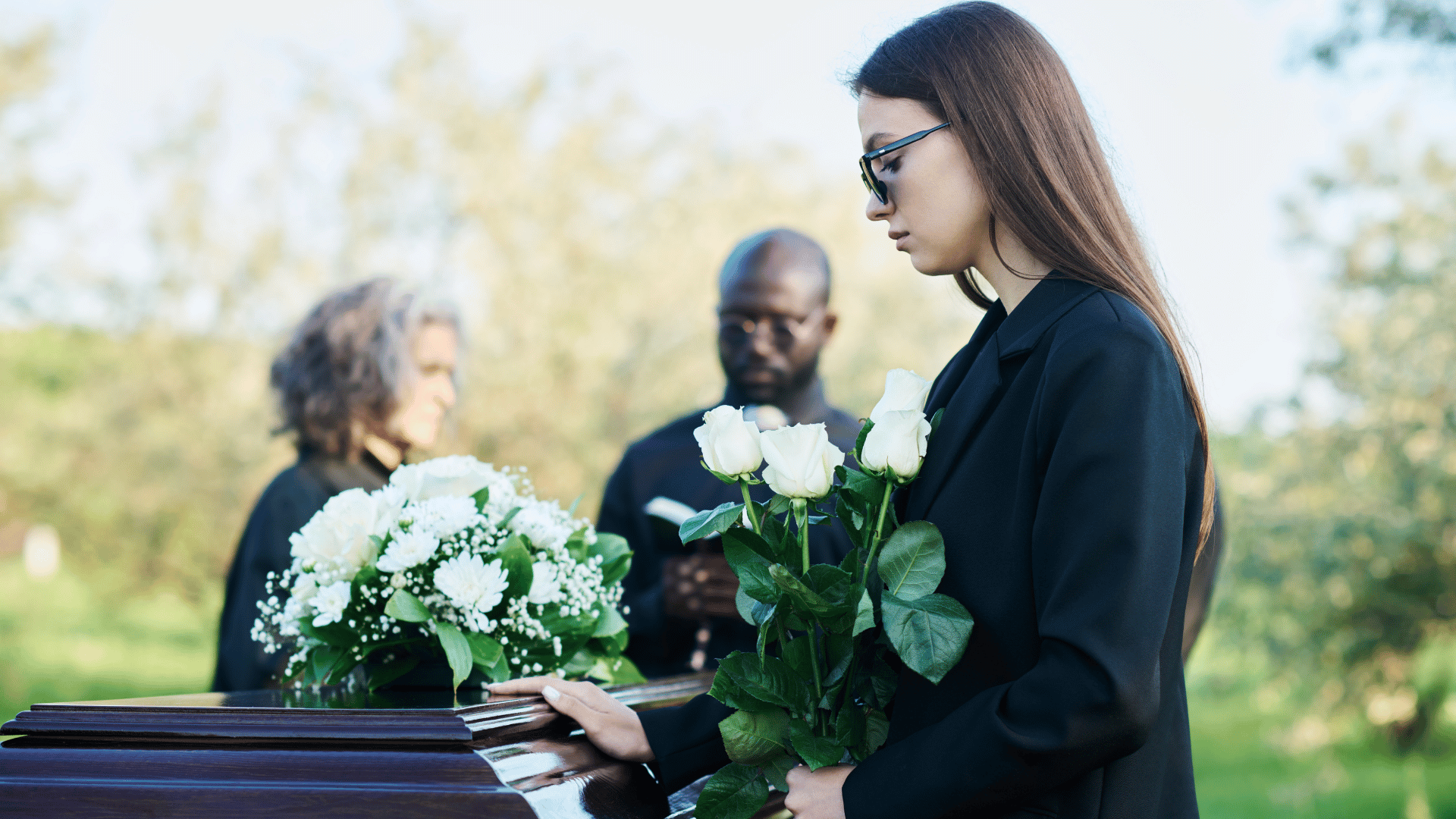 What to Bring to a Funeral Reception – sympathy card and flowers at a memorial gathering